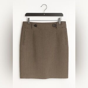 Banana Republic Size 10 wool blend tan and brown plaid skirt.  #fallwinterskirt